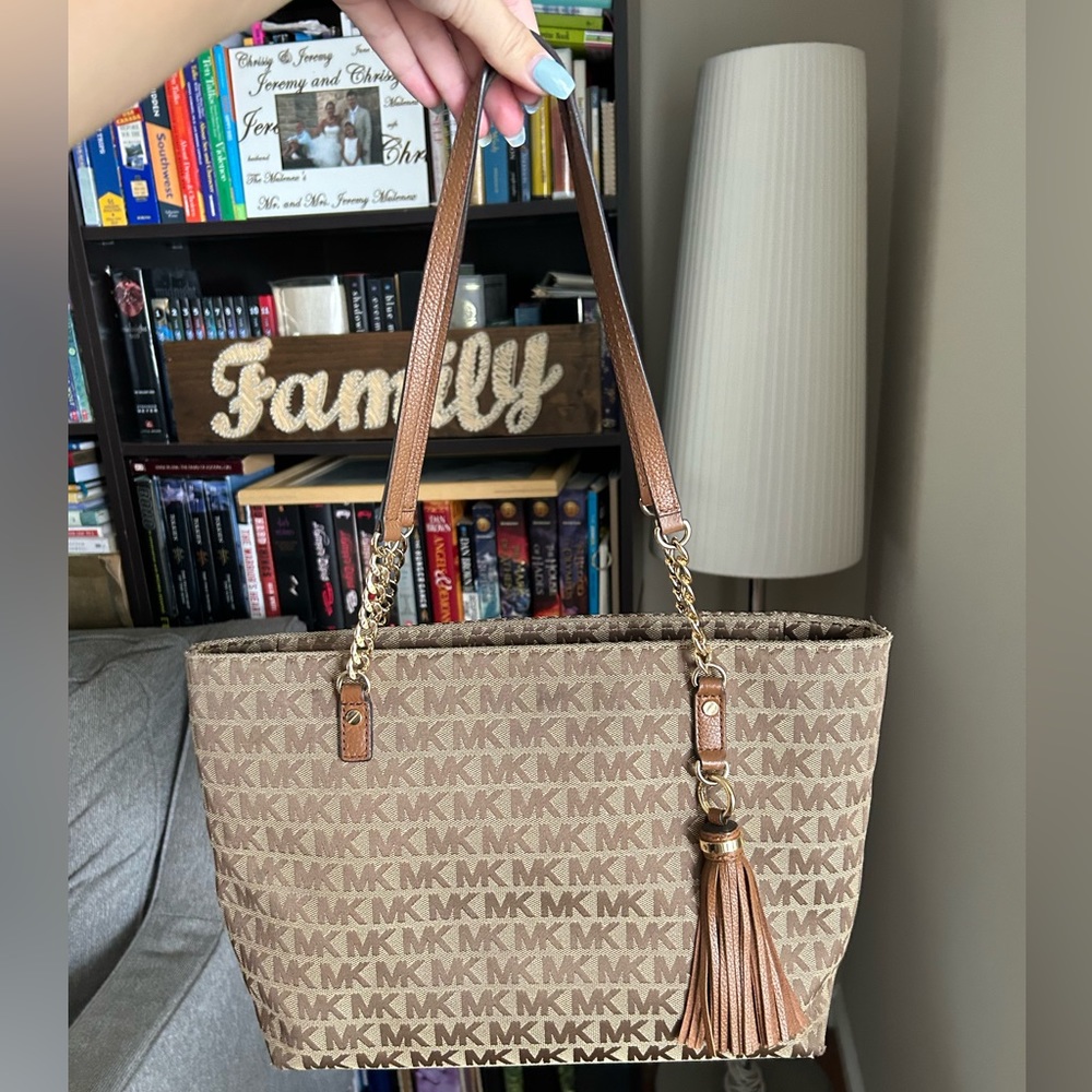 MICHAEL KORS bag in great condition 👜